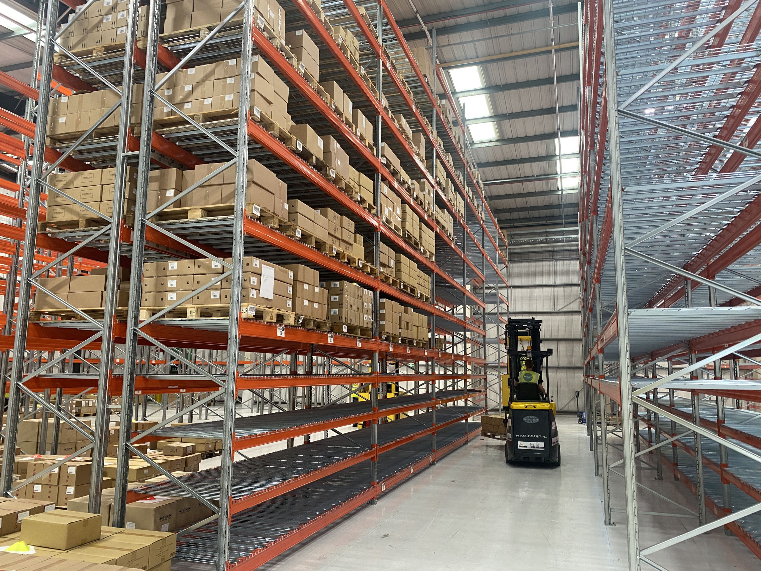 Forklift truck between racking aisles