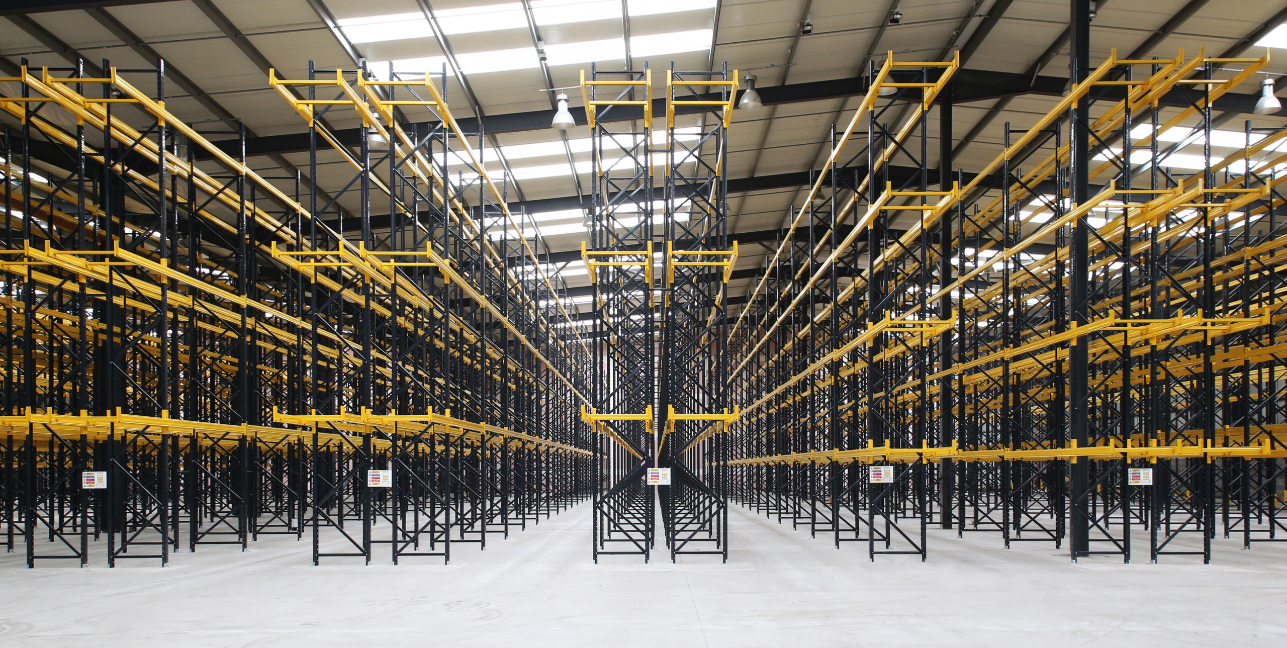Adjustable pallet racking system in large warehouse